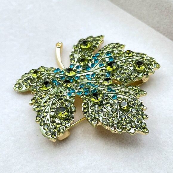 Yellow Gold with Peridot and Aquamarine Crystal Maple Leaf Pin Back Brooch - Picture 4 of 8